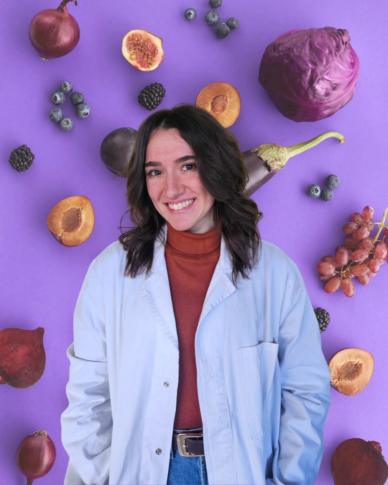 Giulia Bonfigliuoli, biologa nutrizionista, in camice e sorridente
